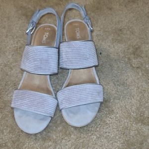 Toms 8.5 block heel. Wooden heel. Suede gray strap